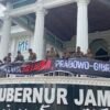 Pemasangan Baliho atribuk Aksi GMNI di Kantor Gubernur dibongkar Paksa Satpol PP, "nanti Pak Gubernur Marah"
